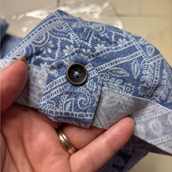 Chico’s Roll Tab Cargo Capri Pants Size 00 US 2 Stretch Coastal Blue Printed - Picture 8 of 8